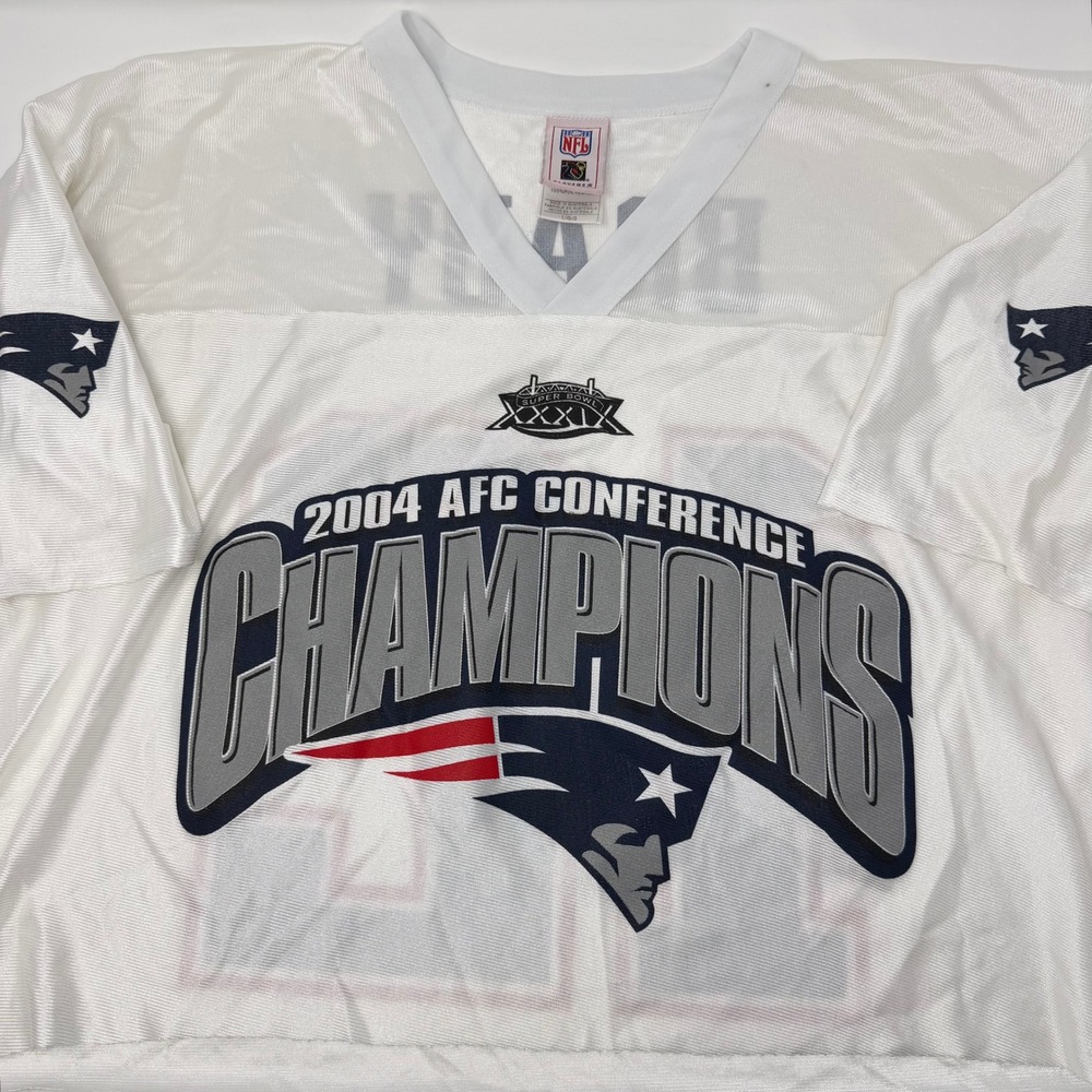Vintage NFL New England Patriots Brady 2004 AFC Champions Jersey Cropped Large